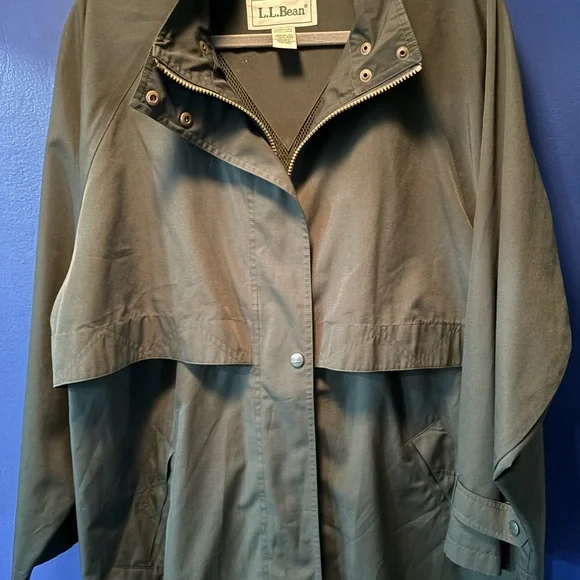 L.L. Bean Women’s Raincoat XL Olive Green EUC - Picture 3 of 6
